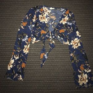 floral pattern crop tie top with flare sleeves